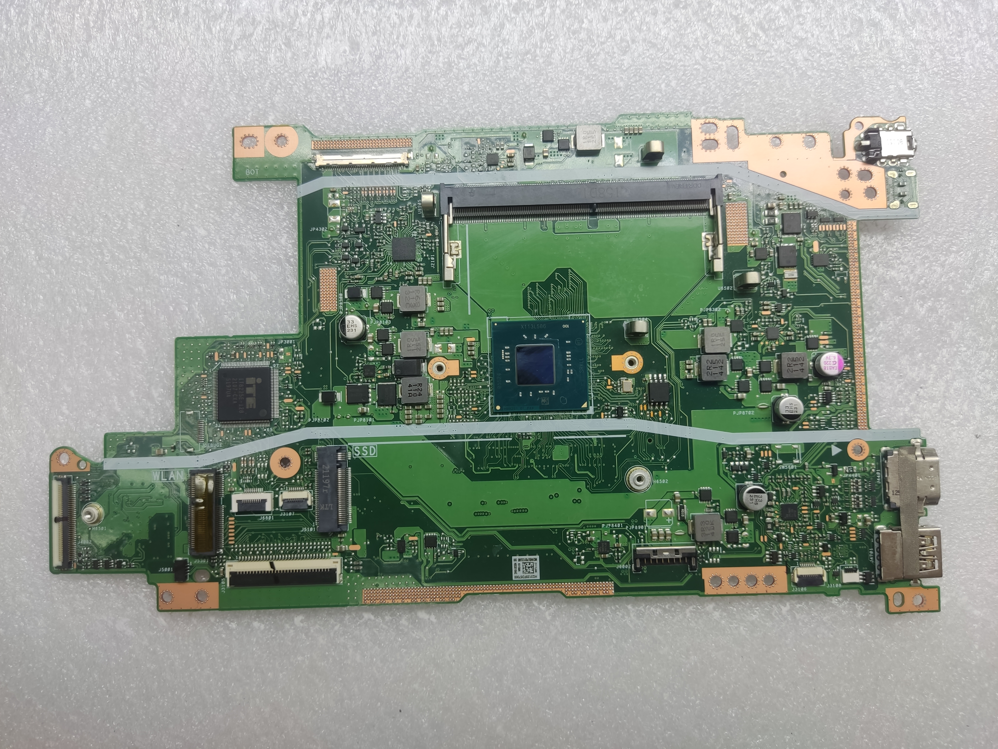 Неисправная материнская плата ASUS X515MA донор компонентов