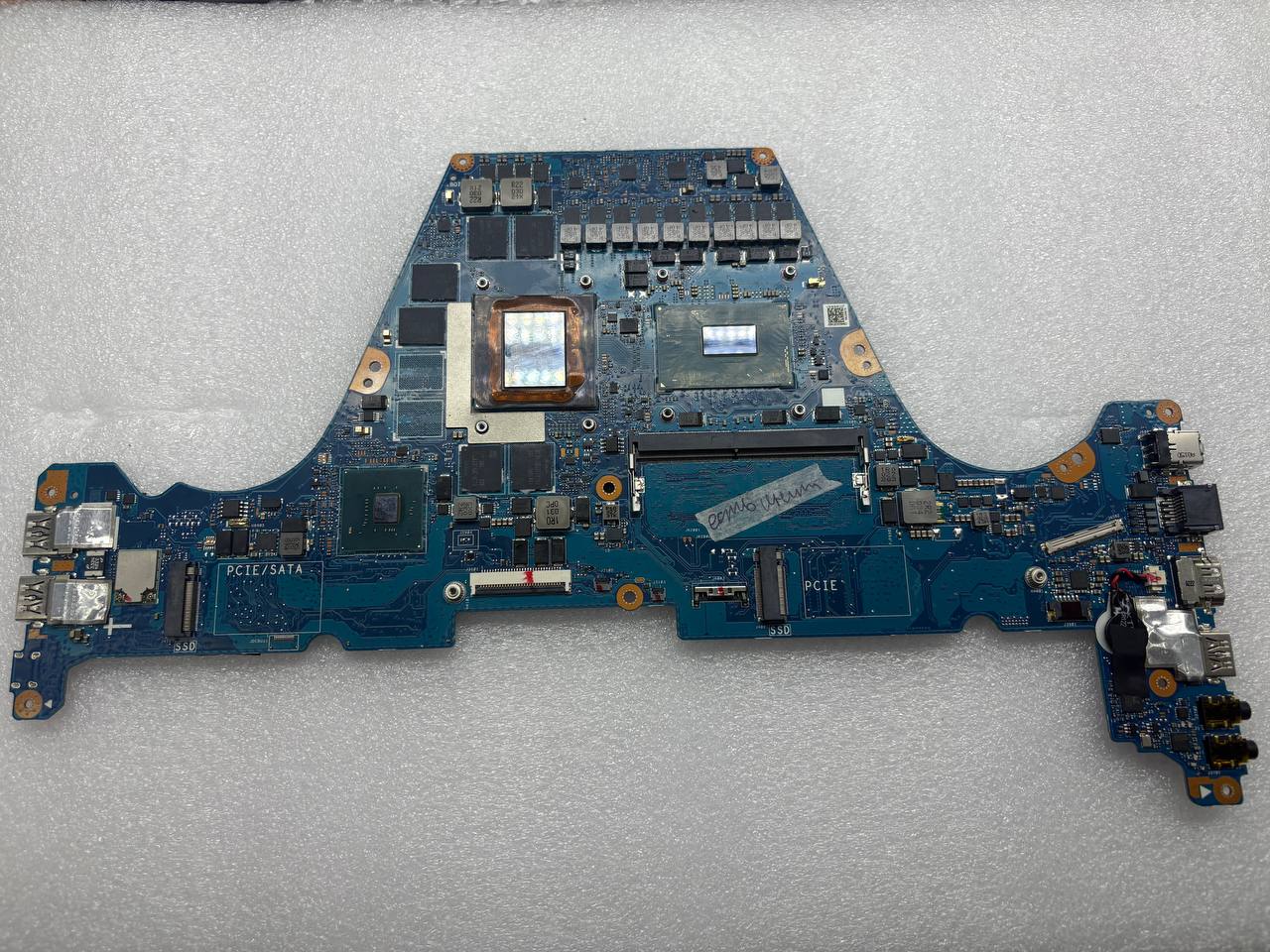 Материнская плата ASUS W500GVA  i7-9750H, RTX2060 (039317)