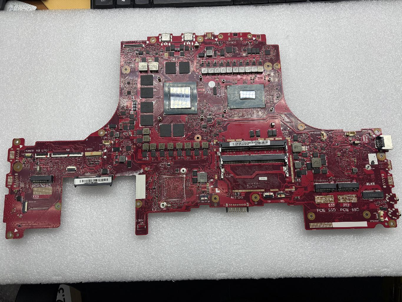 Материнская плата ASUS G703GX донор процессора i7-8750H и вичеочипа RTX2080 (039824)