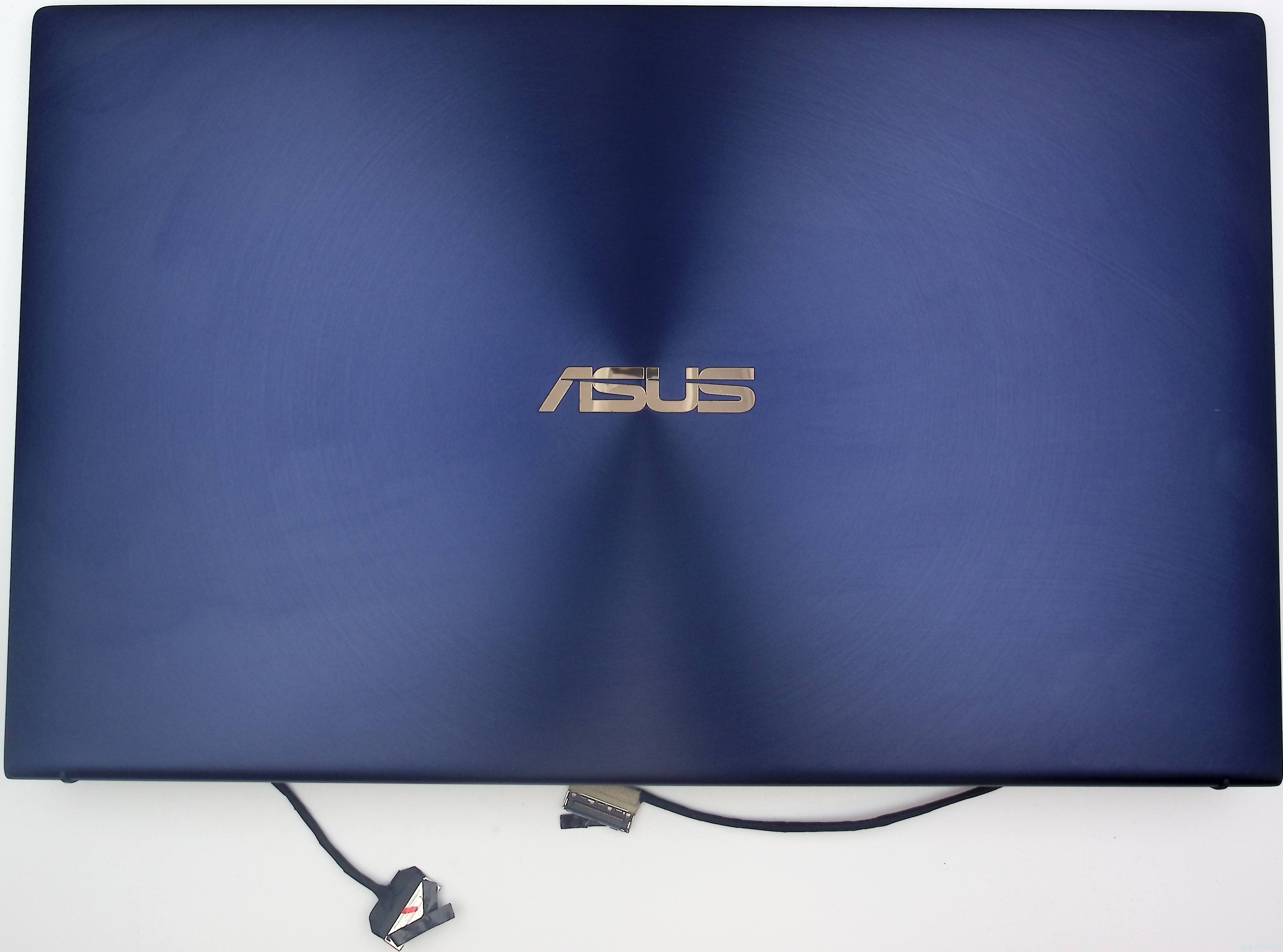 Экран ASUS UX534FTC с дефектом