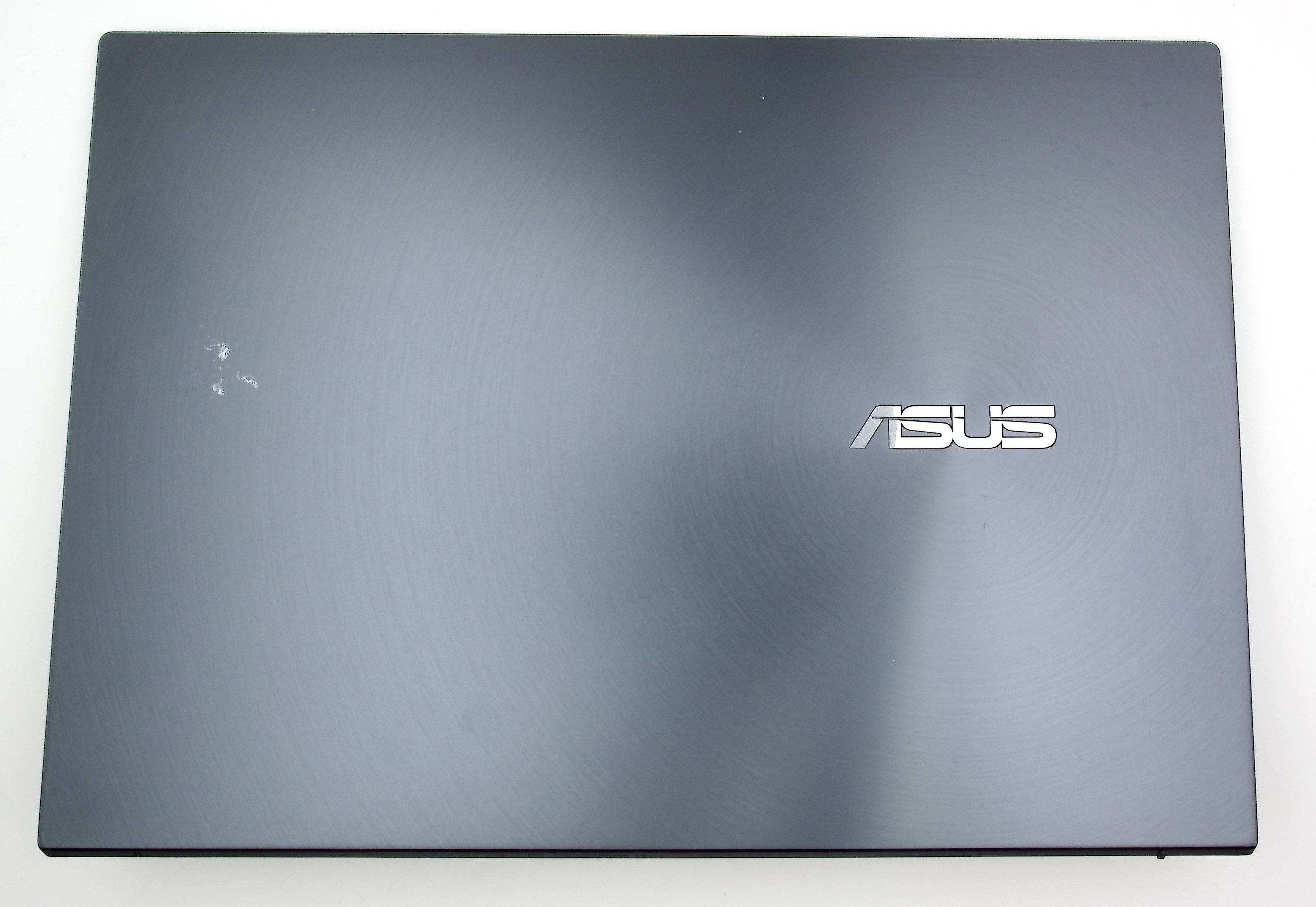 Экран Asus ZenBook 14X OLED UX5400EA на экране синие пятна.